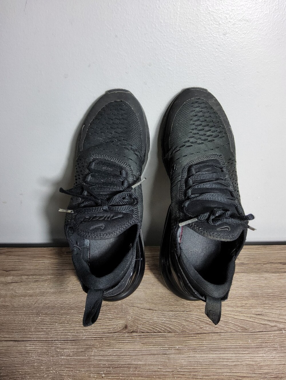 Nike Air Max 270 Triple Black Sneakers Shoes AH6789-006 Women's 9.5 - Picture 4 of 8